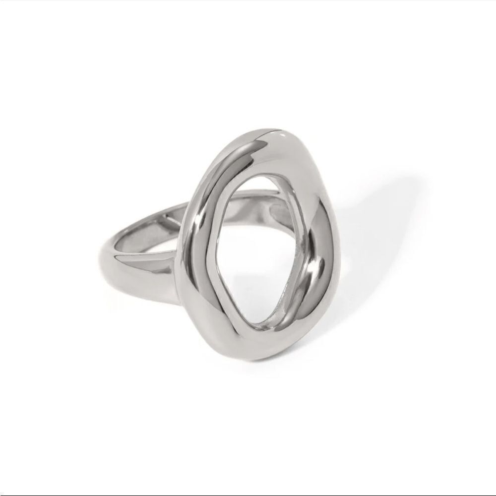 Silver oval ring M388